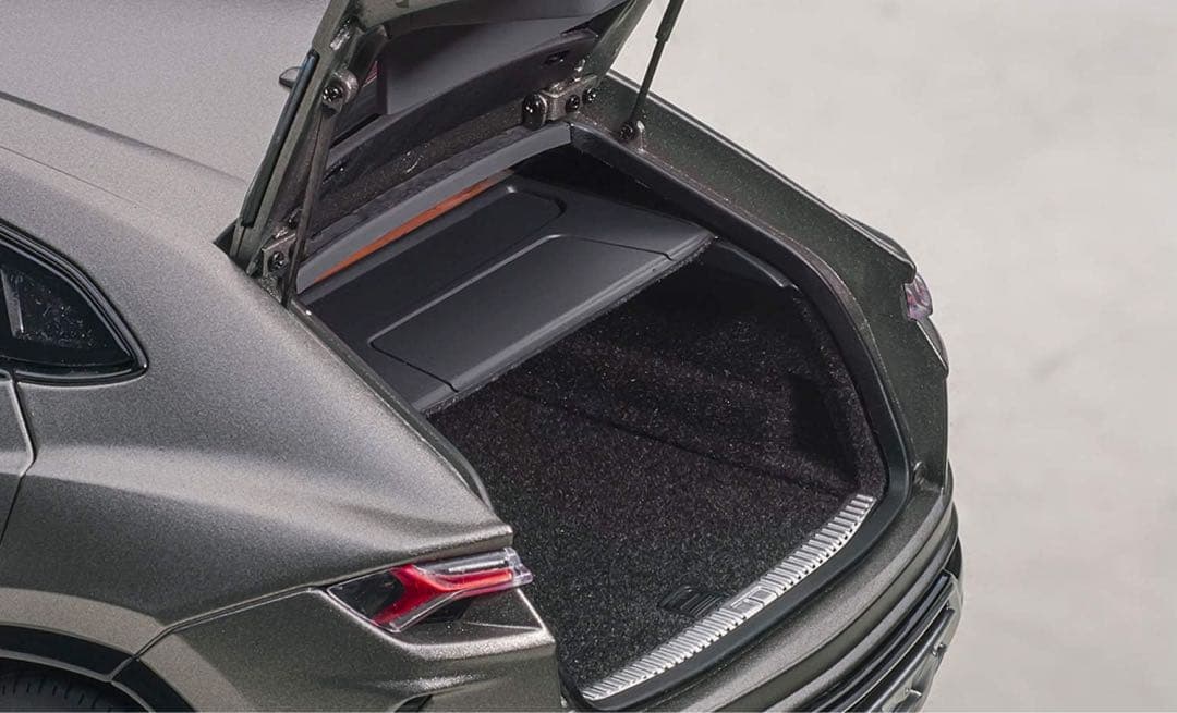 激レア1/18 ランボルギーニウルス模型新品早い者勝ち