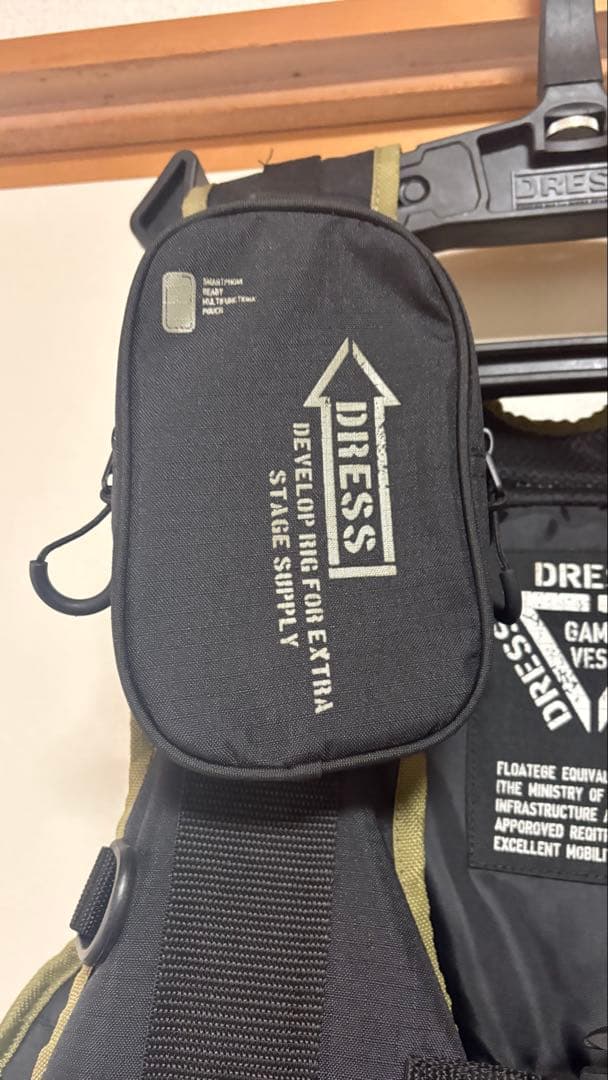 DRESS フローティングベスト