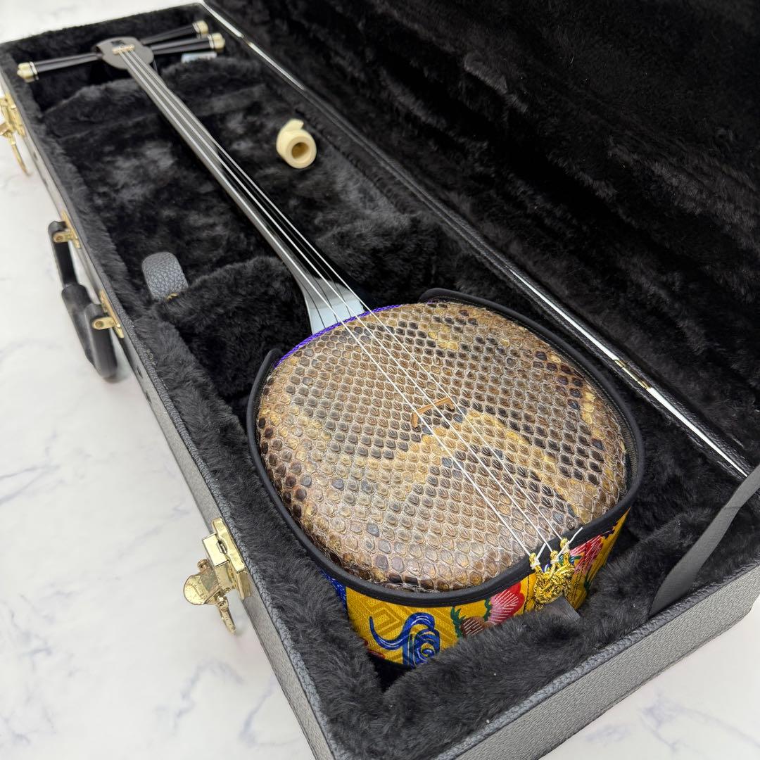 ☆美品☆ 三線 本皮 本革 蛇皮 蛇革 沖縄 三味線 琉球　ハードケース付き