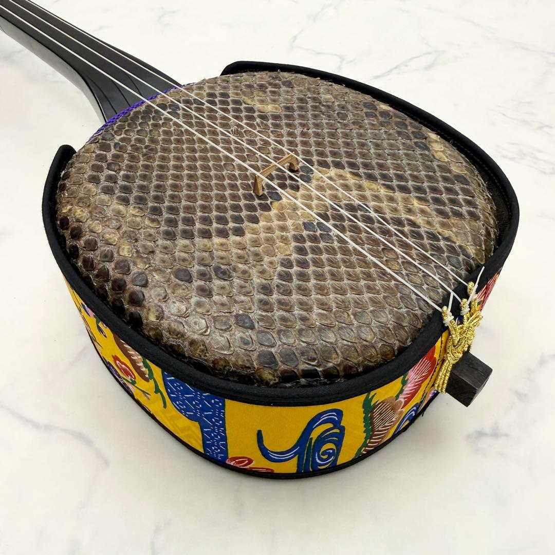 ☆美品☆ 三線 本皮 本革 蛇皮 蛇革 沖縄 三味線 琉球　ハードケース付き