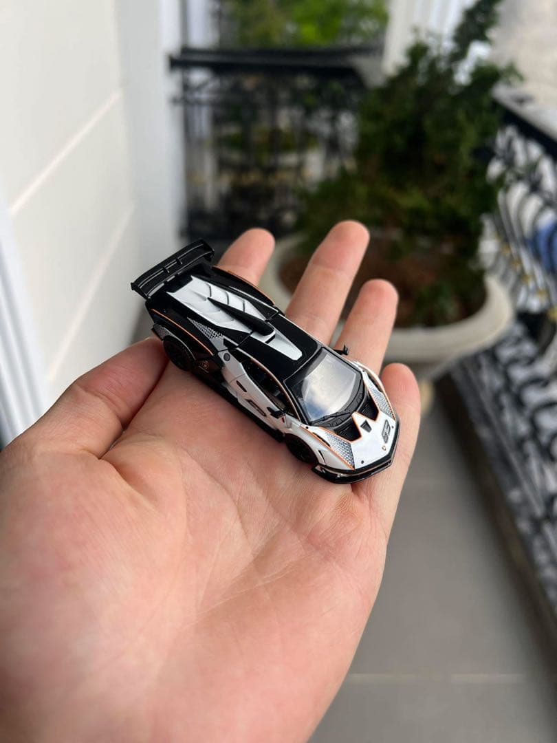 Lamborghini Centenario 1/64 ミニカー