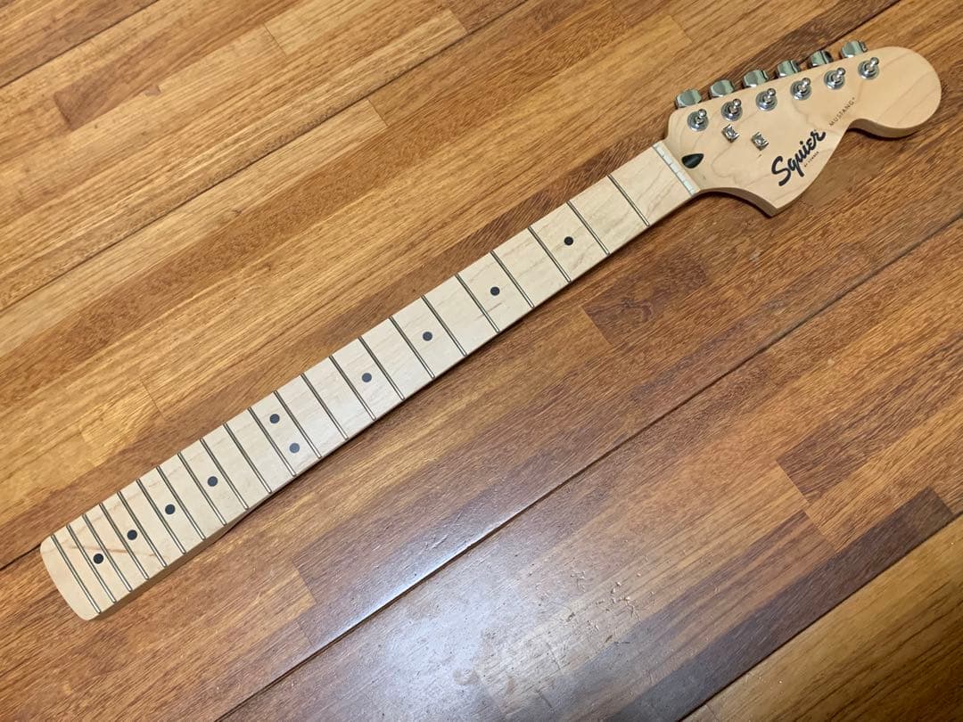 ギター Squier by Fender mustang
