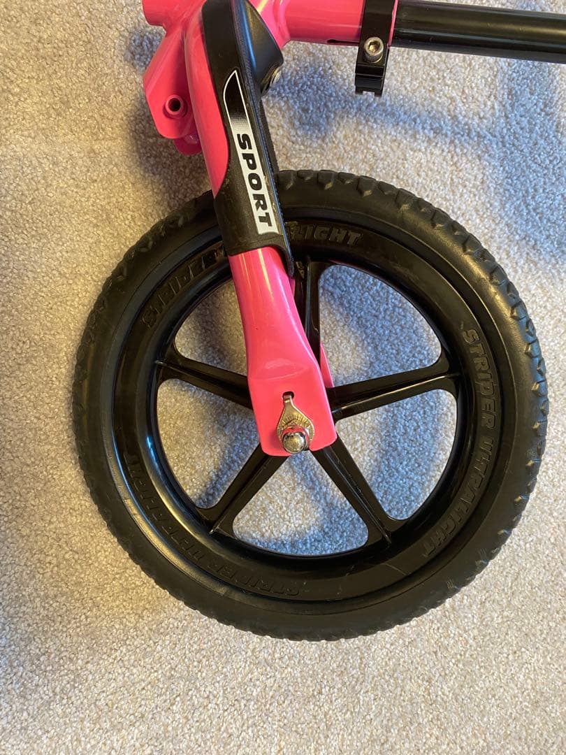 [美品、室内保管] STRIDER スポーツモデル ピンク　ストライダー