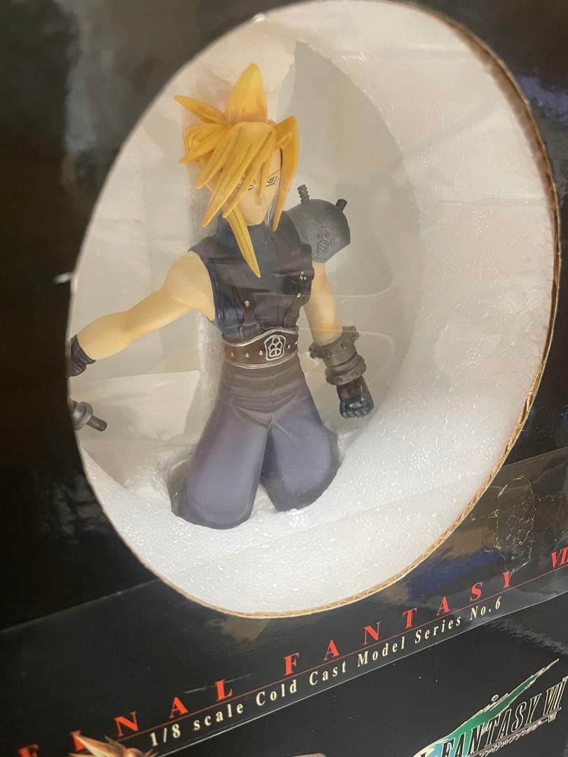 FINAL FANTASY VII クラウド・ストライフ 1/8 再販版