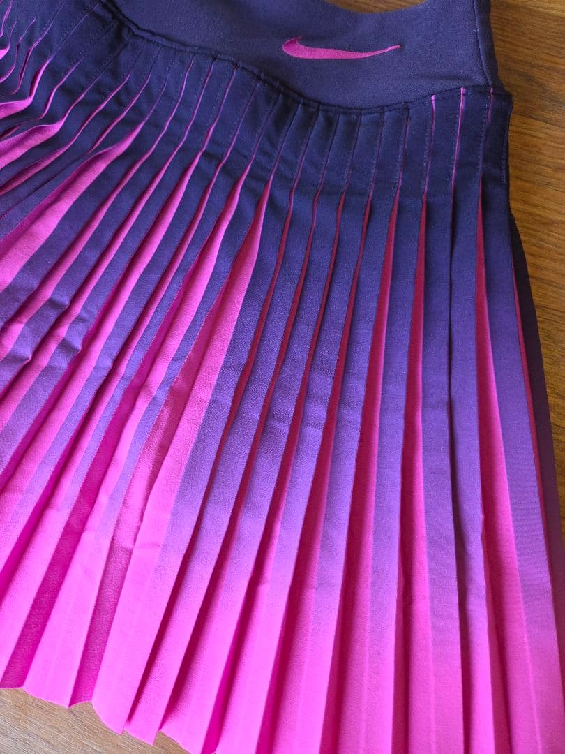 NIKE　ビクトリースコート(テニス　アドミラル　FILA　)