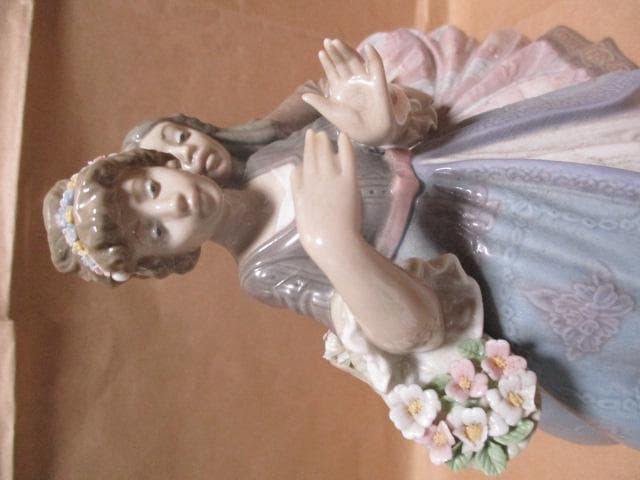 リアドロ　花籠持つ二人の少女　A59-1M　２４１８