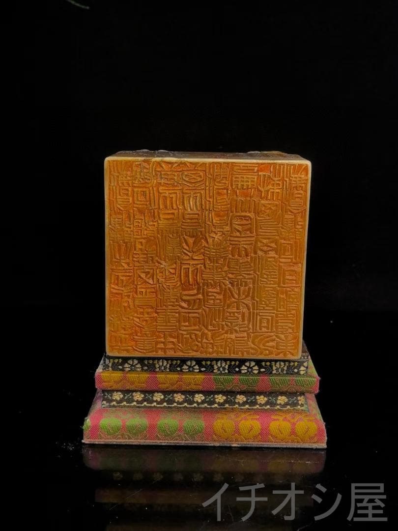 寿山石・地藏王仏像の印鑑｜双色田黄石｜吴昌碩作款｜観賞｜細密彫｜開運置物｜座付き