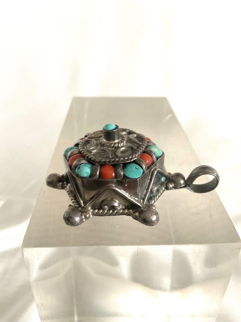 希少！チベット銀細工「トルコ石と山珊瑚」ペンダント・ヘッド/御守②