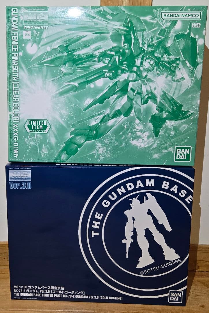 MGガンダムフェニーチェリナーシタ(クリア)&ゴールドメッキガンダム