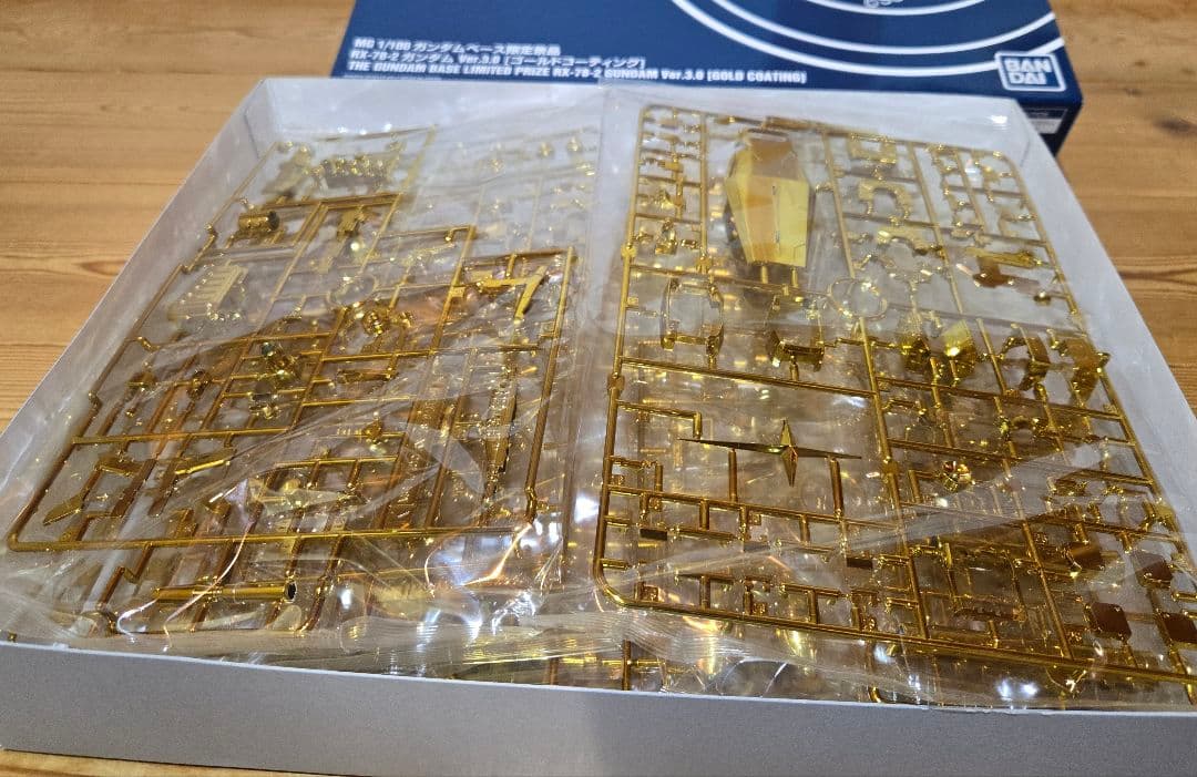 MGガンダムフェニーチェリナーシタ(クリア)&ゴールドメッキガンダム