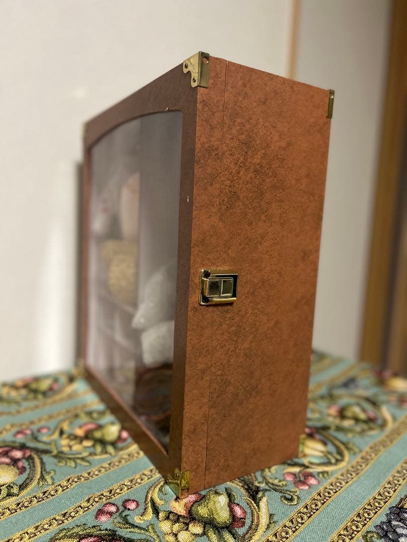 ビスクドール　アンティーク　愛らしいお顔　着せ替え　ドレス　人形　キャビネット