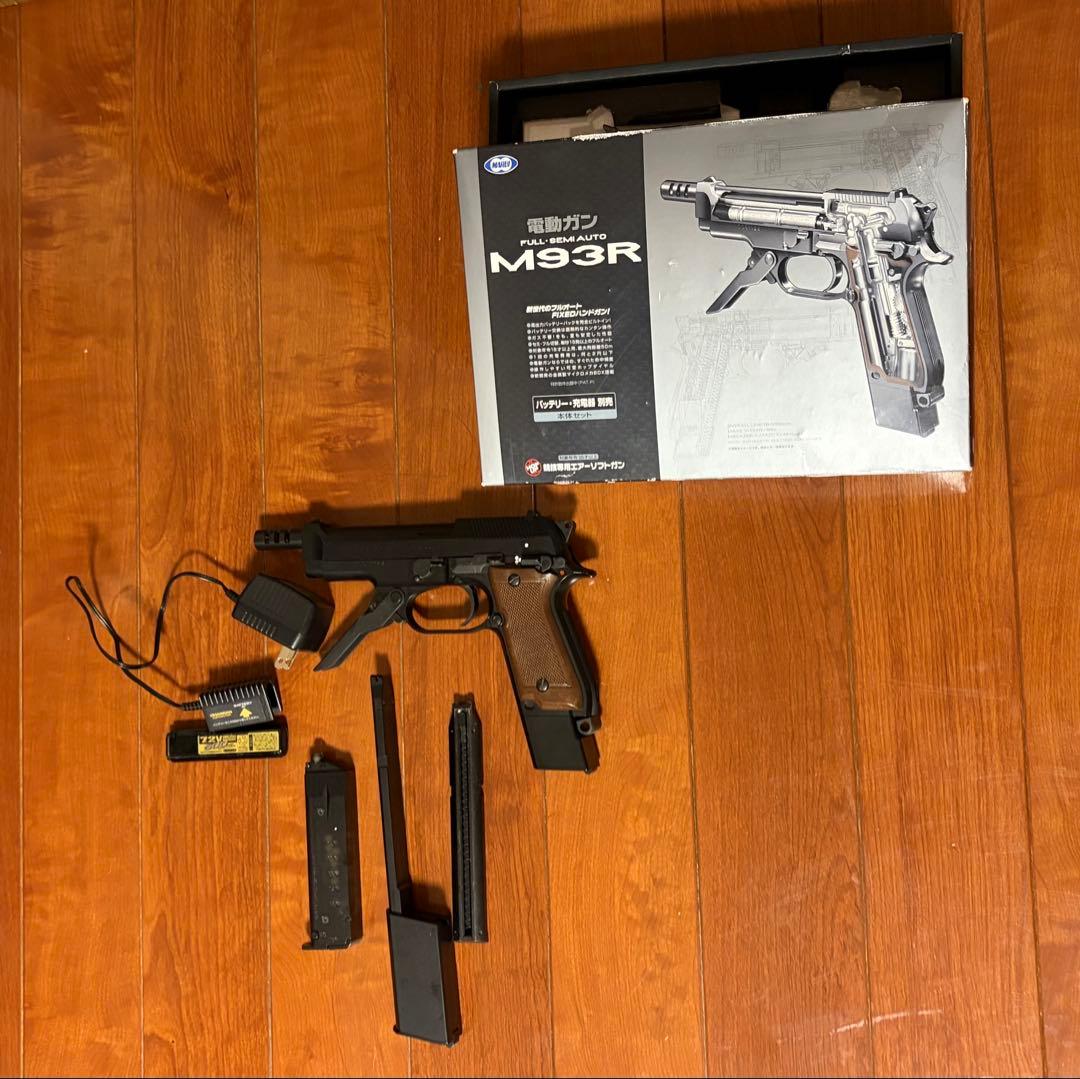 M93R 電動ガン ブラック マガジン2個付き