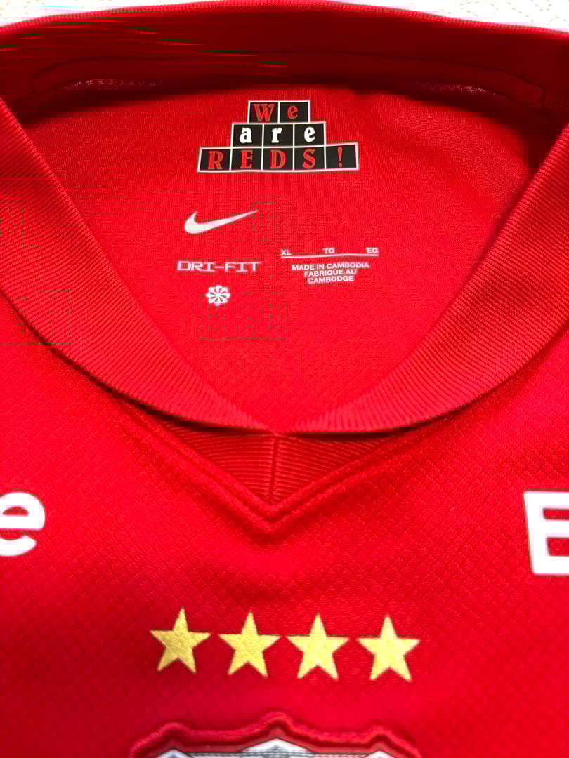 浦和レッズ　３選手のサイン入り2025年　ユニホーム新品です！