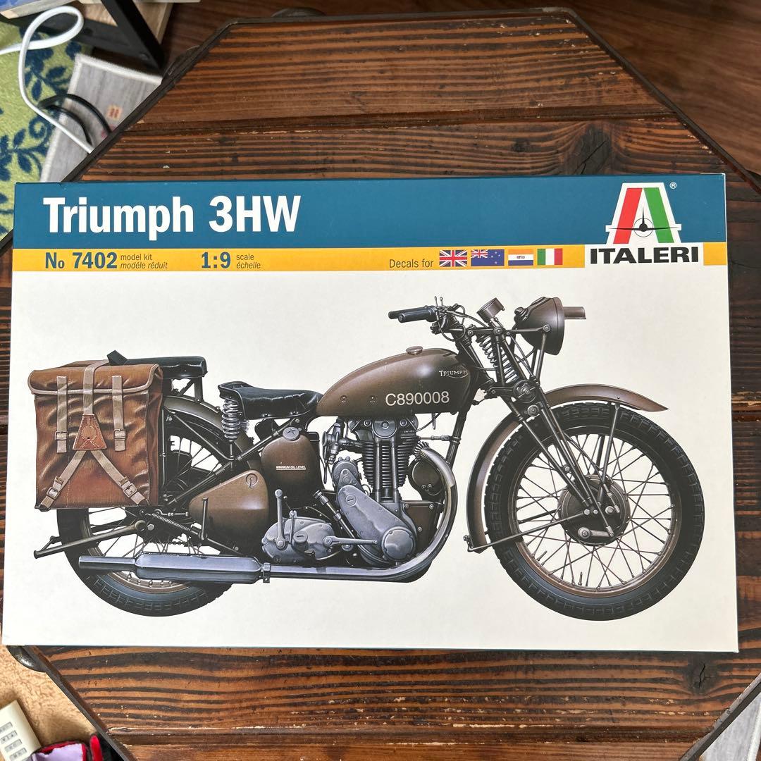 ITALERI Triumph 3HW 1:9 スケールモデルキット