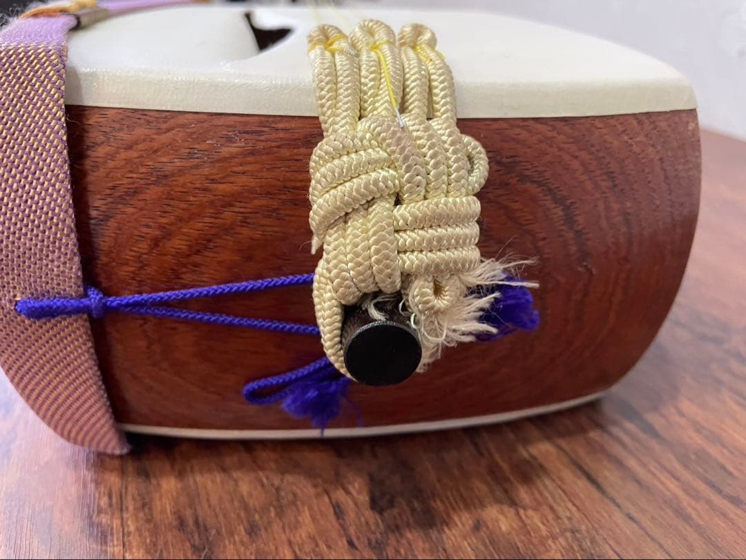 三味線　細棹　トチ紅木　子持ち綾杉胴　金細　二本溝