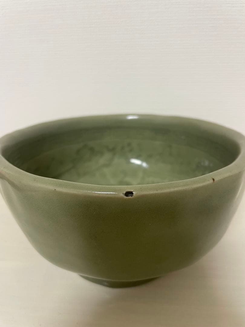緑色 陶器製茶碗 彫刻模様