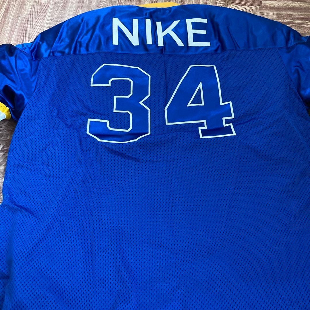 半額以下　NIKEナイキアウター