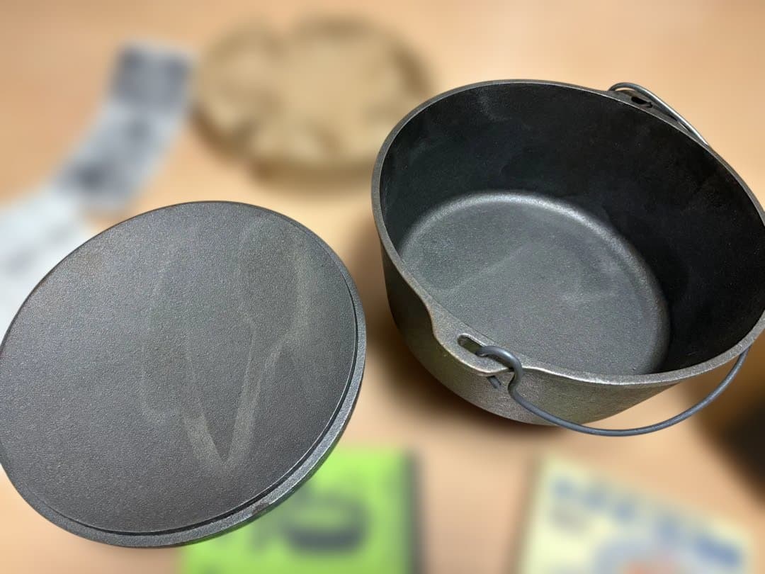 Lodge ダッチオーブン 10インチ　未使用　本2冊付き