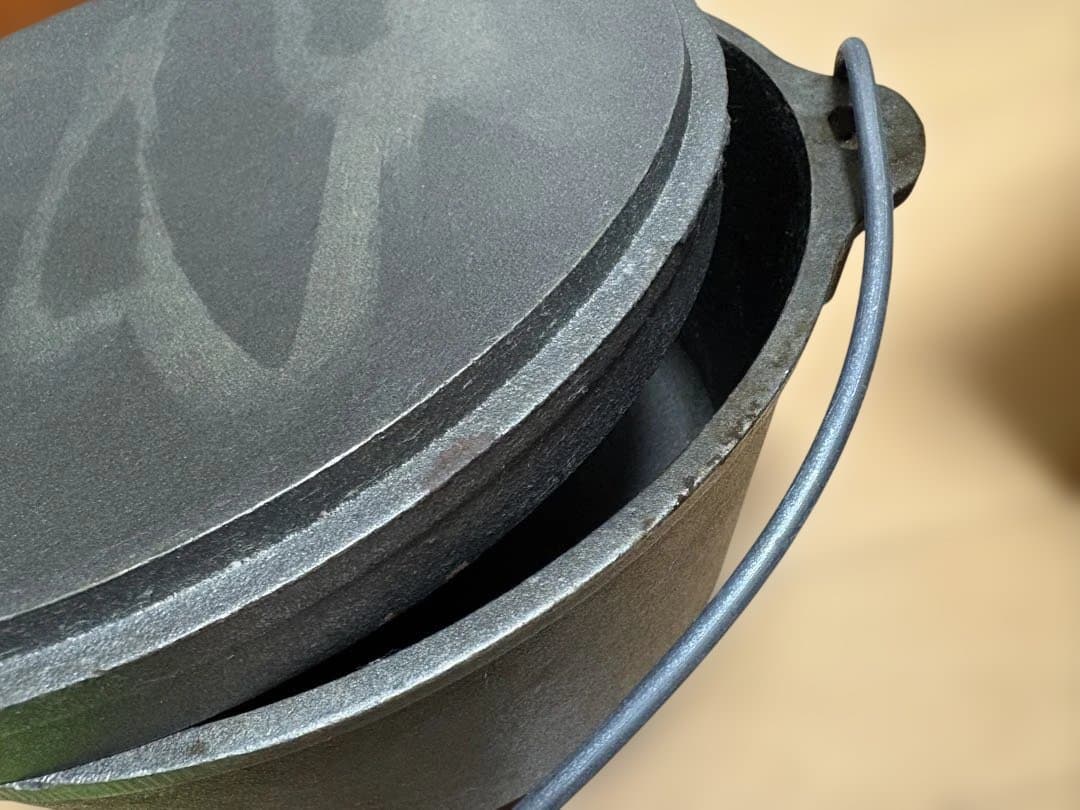 Lodge ダッチオーブン 10インチ　未使用　本2冊付き