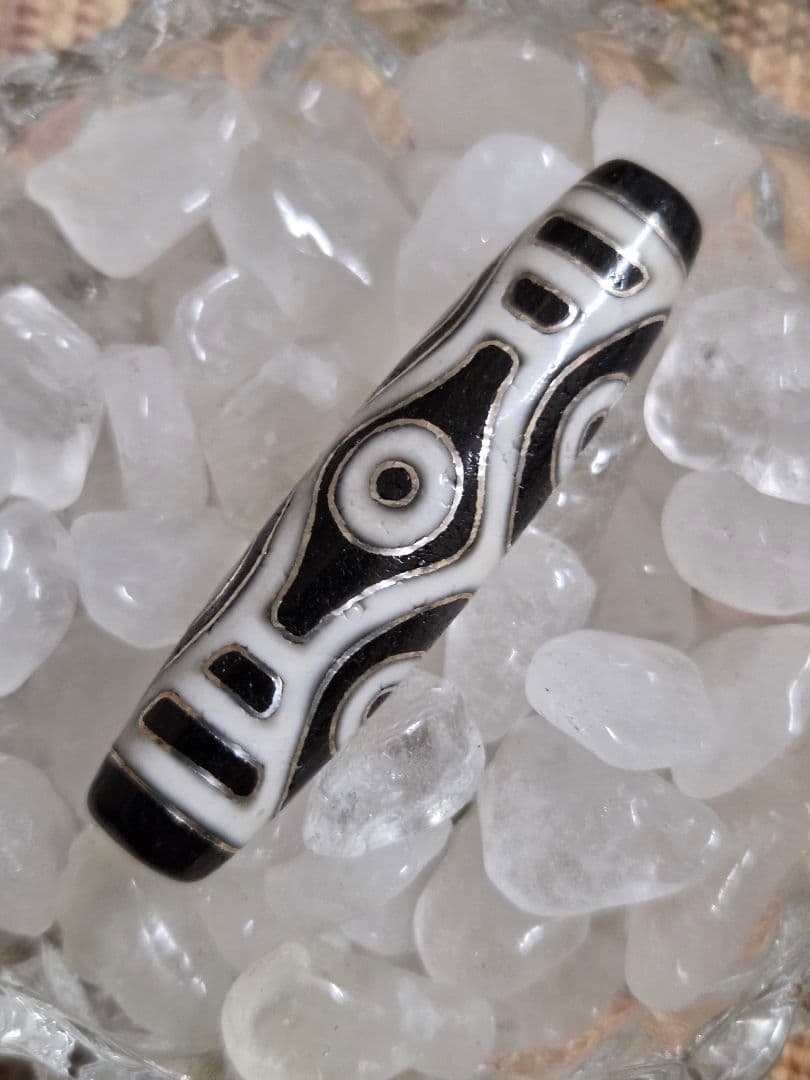 057 天珠　龍眼銀線天珠　　龍六眼　　　dzibeads！