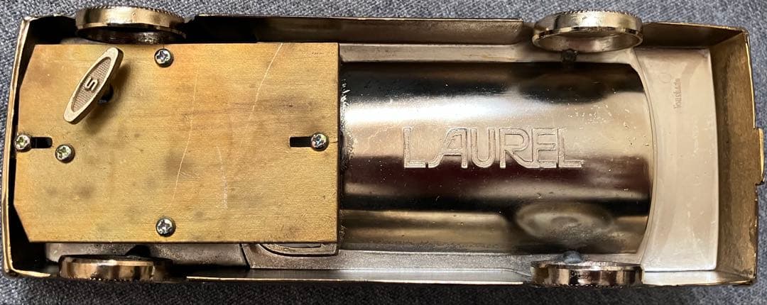 シガレットケース「ニッサン ローレル」オルゴール付 ・箱付 ガメラ ブタケツ