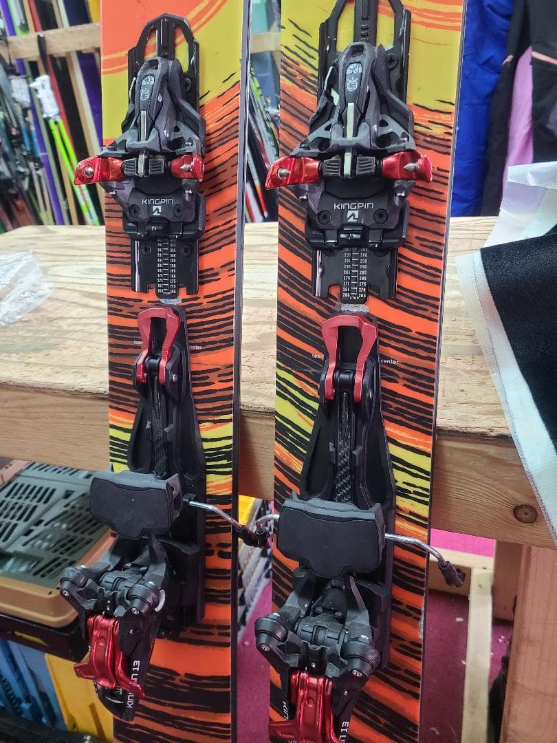 191 VOLKL REVOLT 121 + KINGPIN 13 + シール