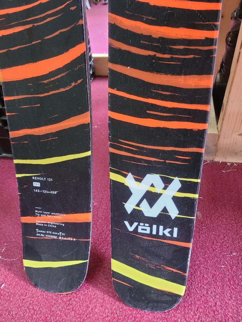 191 VOLKL REVOLT 121 + KINGPIN 13 + シール
