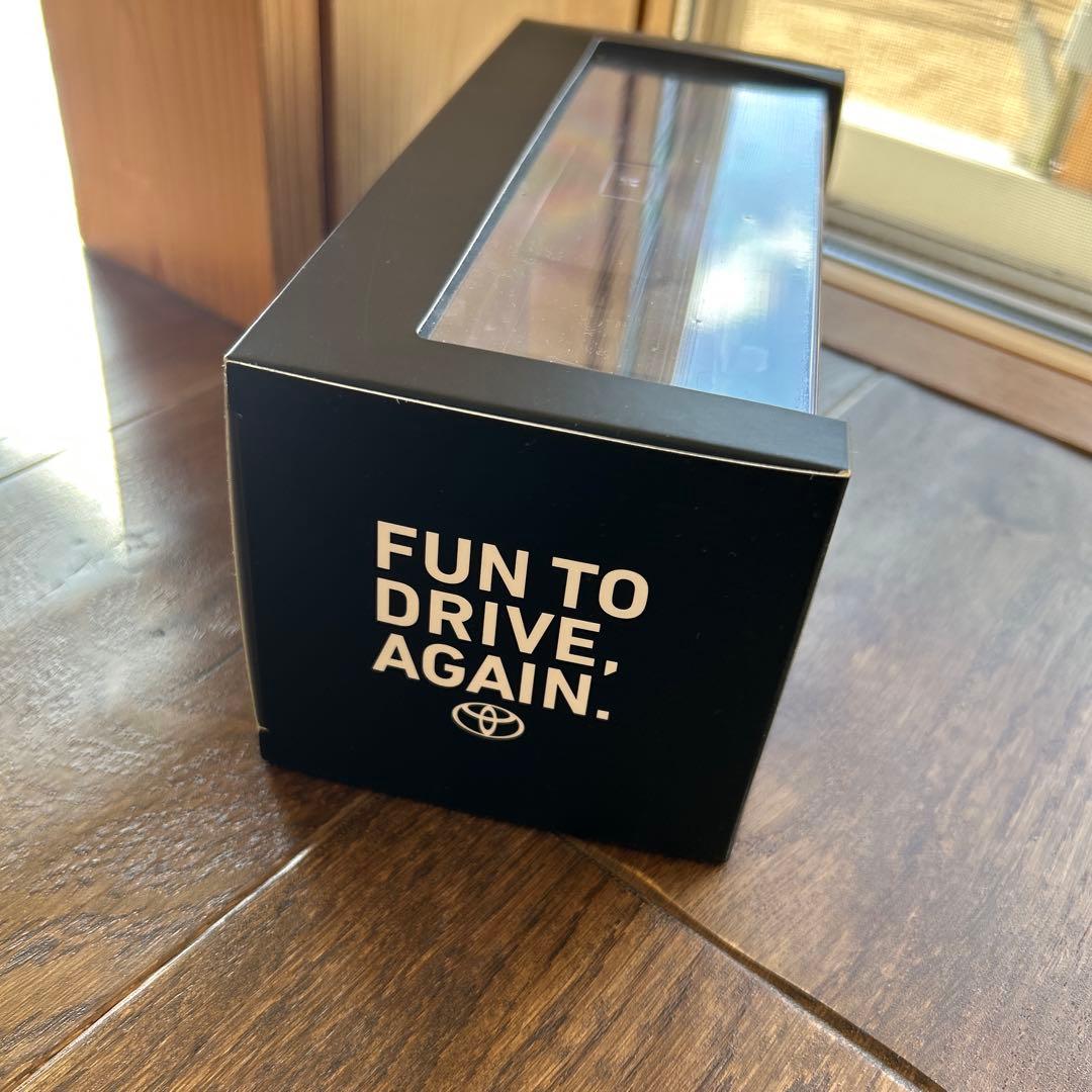 ランドクルーザー　￼プラド　ミニカー　30分の1スケール　ダイキャスト製