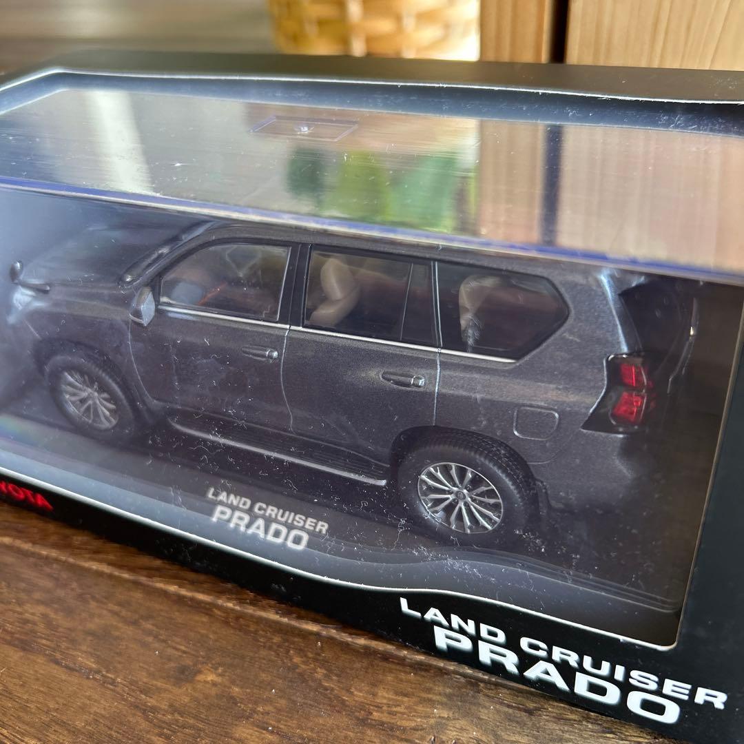 ランドクルーザー　￼プラド　ミニカー　30分の1スケール　ダイキャスト製