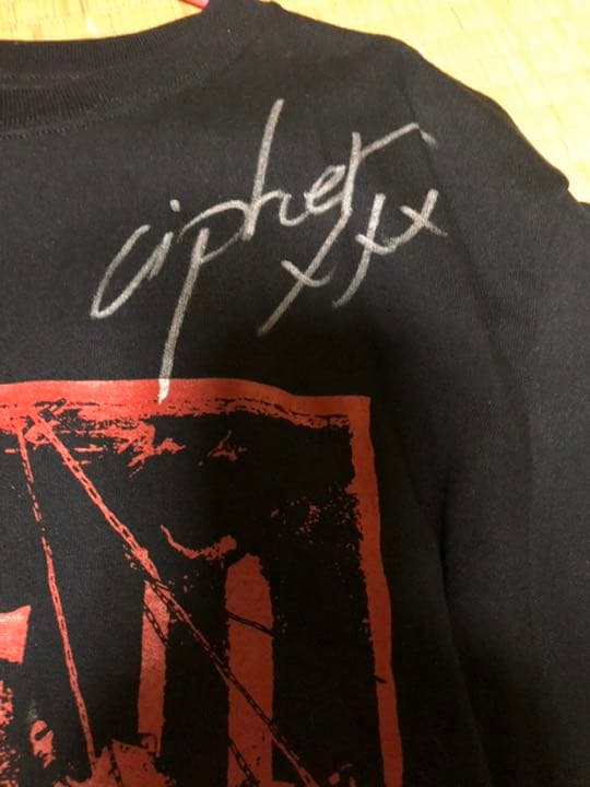 デランジェ サイン入りTシャツ