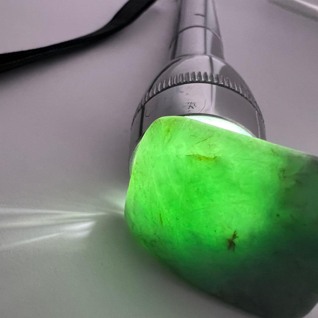 翡翠 緑色 長方形 糸魚川産　19.3g