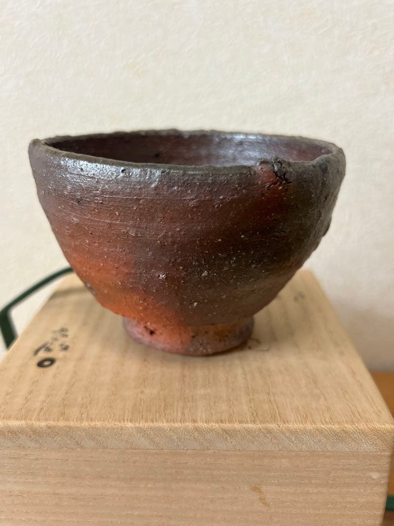 伊部　小服茶碗　金重巌