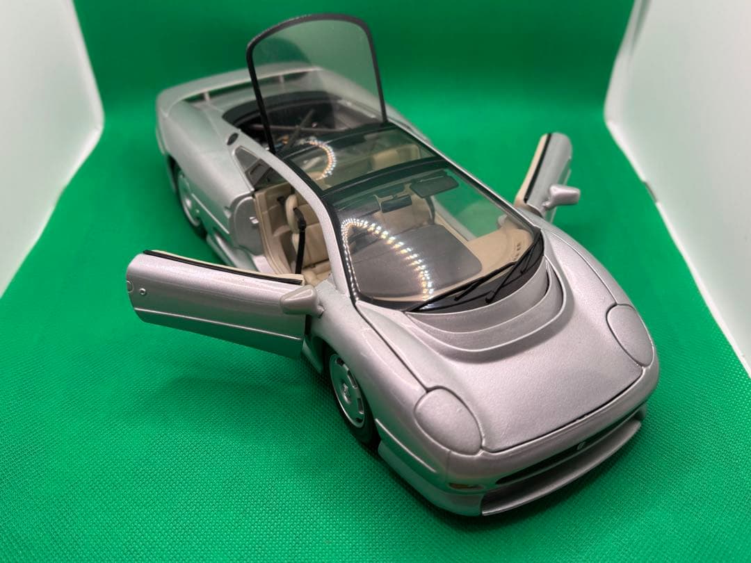 Jaguar XJ220 シルバー 1/18スケール