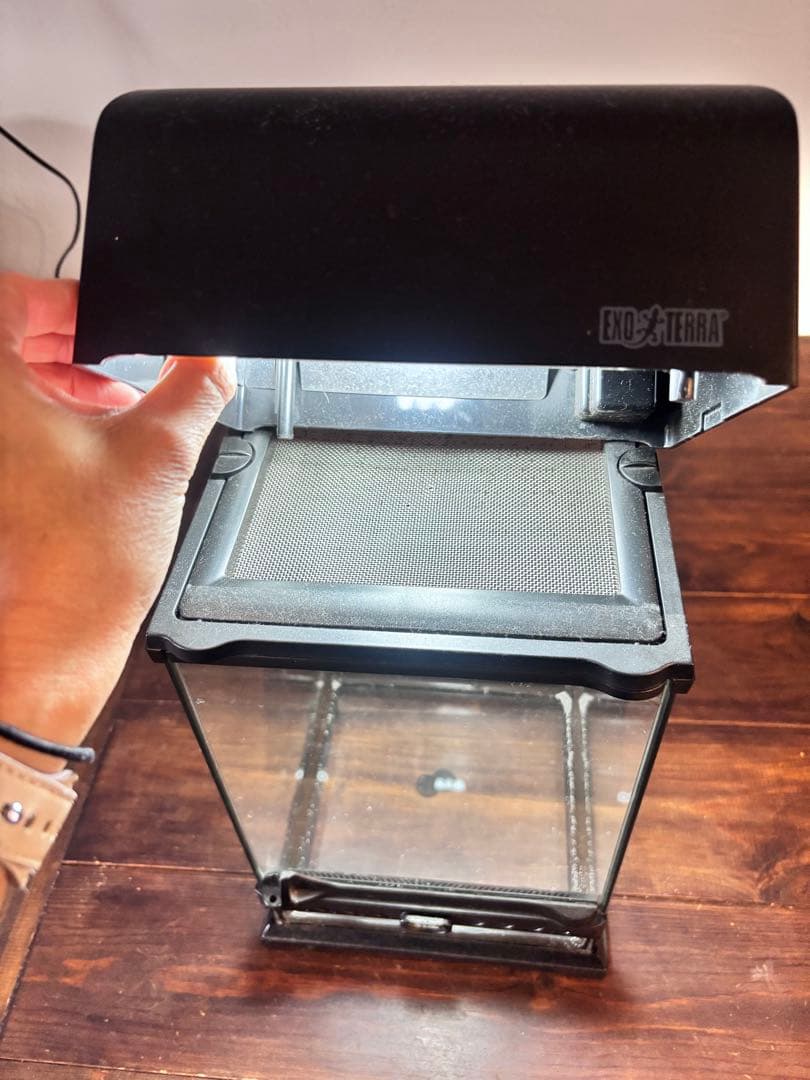 EXO TERRA LEDライト付き温室・ショーケース