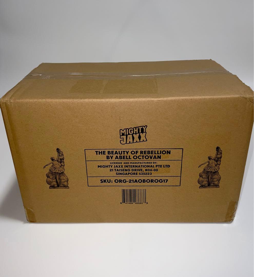 Mighty Jaxx アベル・オクトヴァン「反逆 の美しさ」アートフィギュア