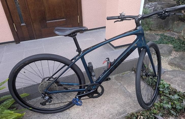 クロスバイク ダークブルー 700C　（TREK FX 4 Carbon）