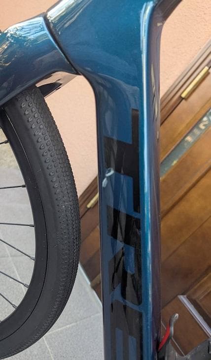 クロスバイク ダークブルー 700C　（TREK FX 4 Carbon）