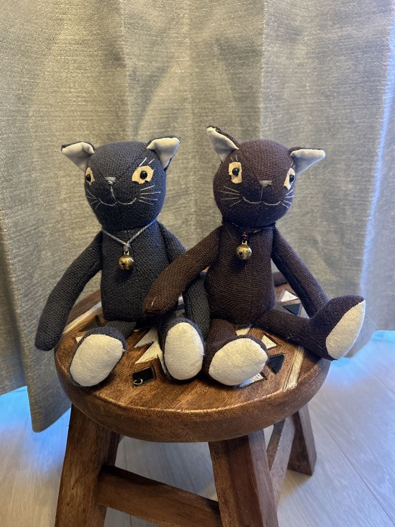 猫のぬいぐるみ（紺と赤）