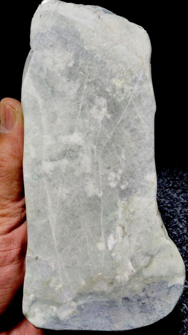 ★翡翠原石★糸魚川硬玉【小滝灰ラベ・転石・切り出し❶1319ｇ】