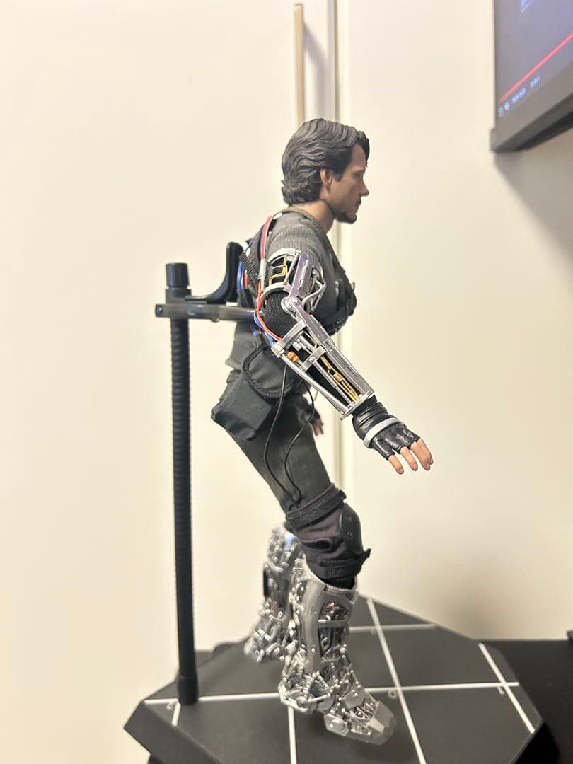 Hot Toys Tony Stark Mark I フィギュア