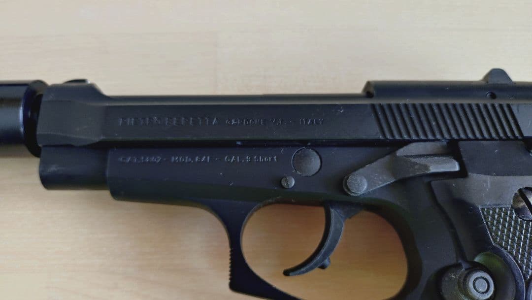 ウエスタンアームズ　ベレッタM84FS サイレンサー付き