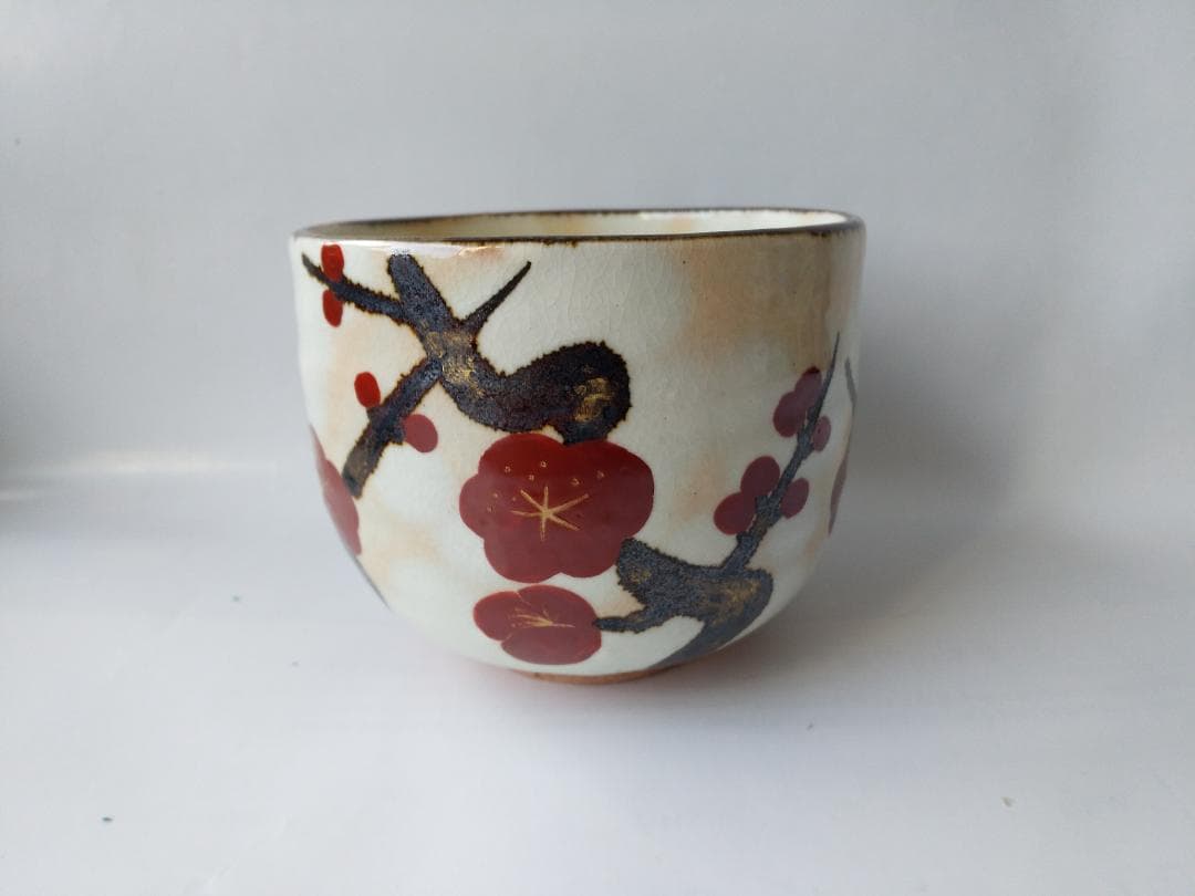 一三窯 北風一三 紅梅茶碗 共箱 栞 茶道具 抹茶碗 新品 未使用 です。