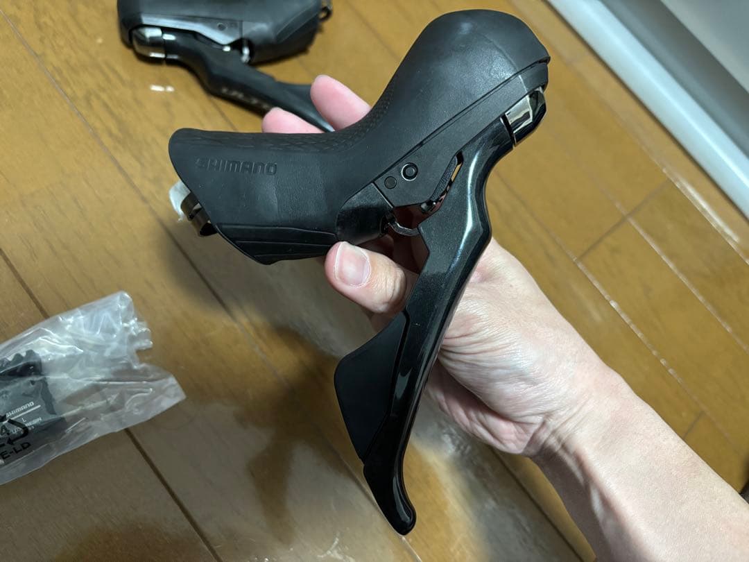 シマノULTEGRA ST-R8020 油圧キャリパーと sti 11速