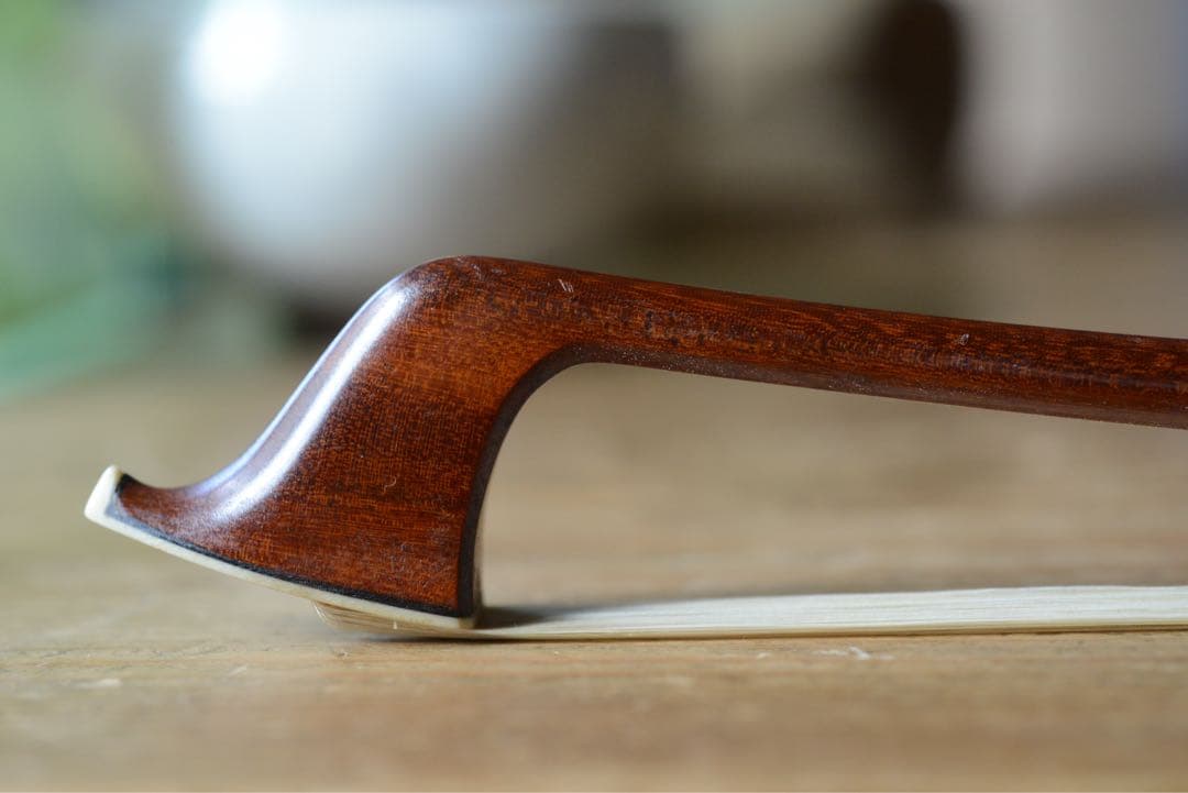 4/4 銀黒檀チェロ弓　美杢フェルナンブコ　80.6g