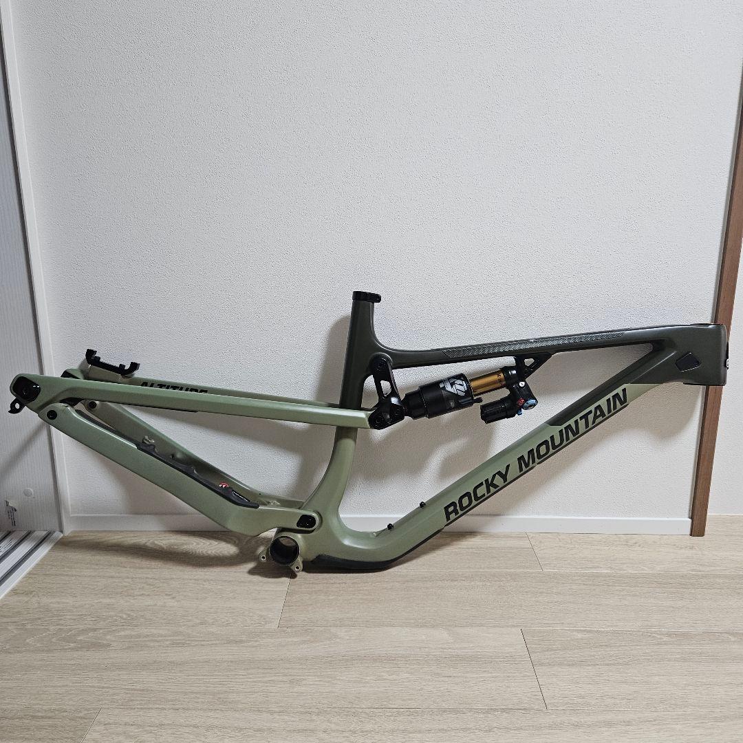 Mサイズ Altitude Carbon rockymountain
