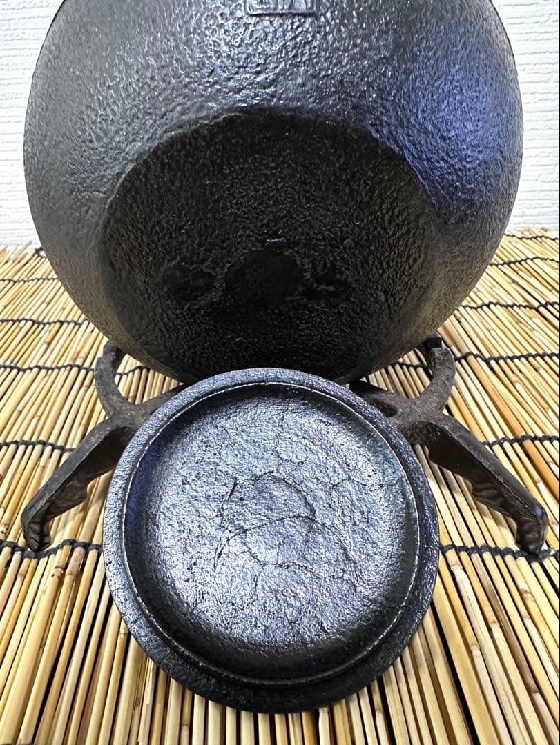 未使用品、タグ付　南部虎山工房前田知行造　１２型　南部鉄瓶　南部鉄器　鉄瓶