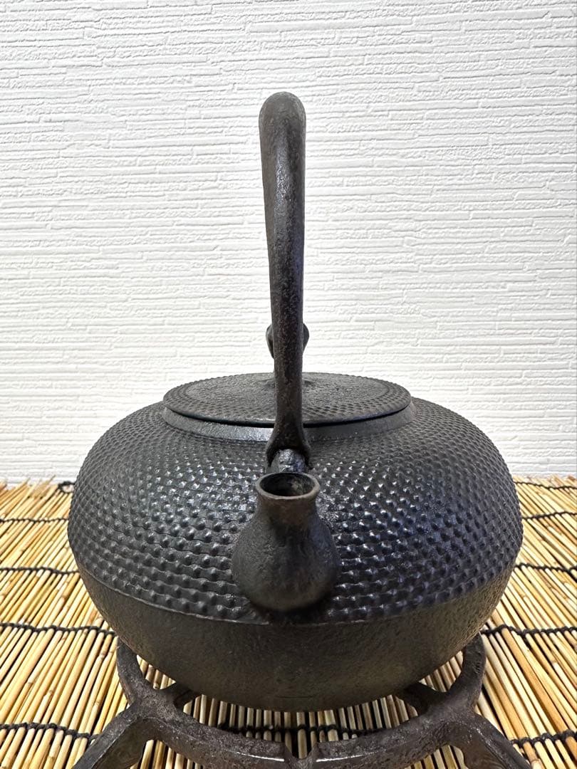 未使用品、タグ付　南部虎山工房前田知行造　１２型　南部鉄瓶　南部鉄器　鉄瓶