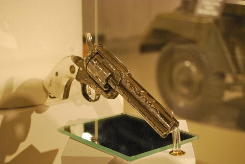 マルシン・ACG【パットン将軍コルトＳＡＡ.45】日本製モデルガンラック付