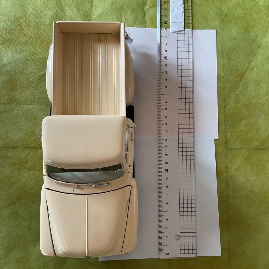 1963年モデル クリーム色ミニカー