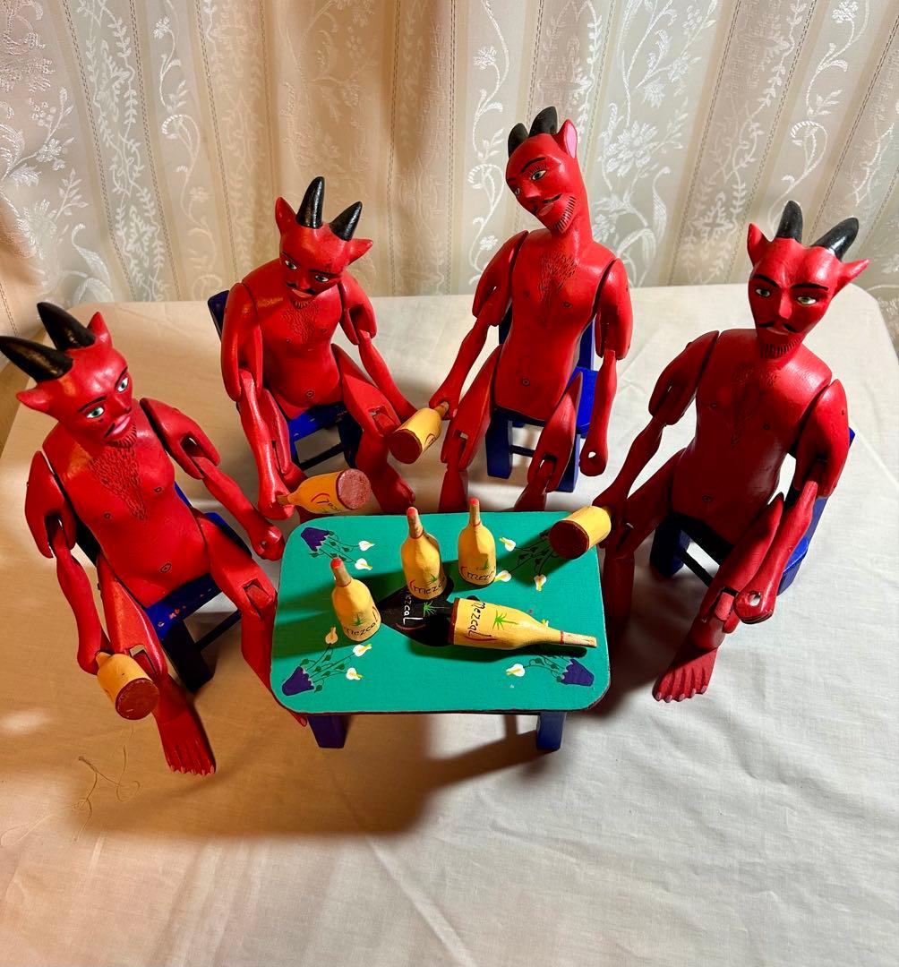 メキシコ　ウッドカービング　Inocencio Vasquez 作　「悪魔の宴」